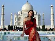  Enjoy watching Taj Mahal in same day Agra tour from Delhi